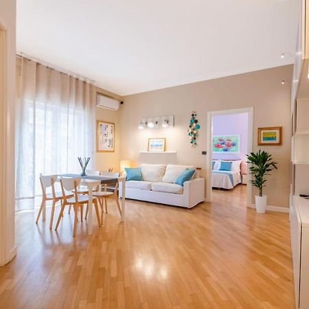 Modern Apartment To Relax In The City Center Bari Exteriér fotografie